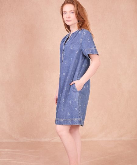 Alternative view of Robe Bonnie